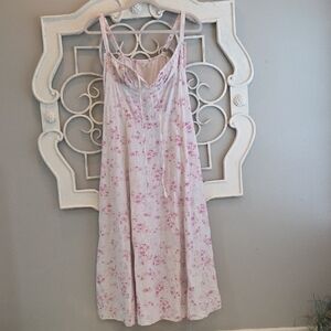 Chic Floral Chemise in Soft Pink